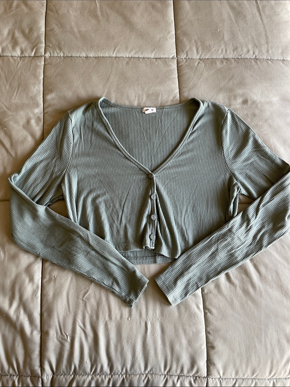 Ribbed V-Neck Button-Front Crop Top Cardigan in Light Blue / Teal